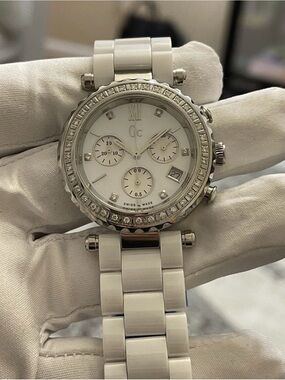 Gc Guess Collection Diver Chic White Ceramic Diamond Chronograph Watch I01500M1